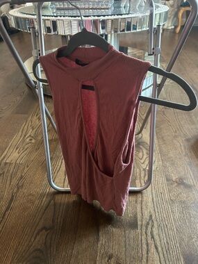 Sleeveless Ribbed Keyhole Tank Top - Dusty Rose